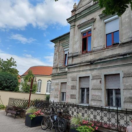 Holdfeny Apartman Шіофок Екстер'єр фото